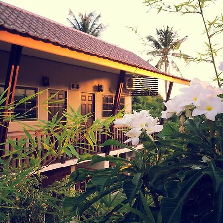 The Outside Inn Ubon Ratchathani Buitenkant foto