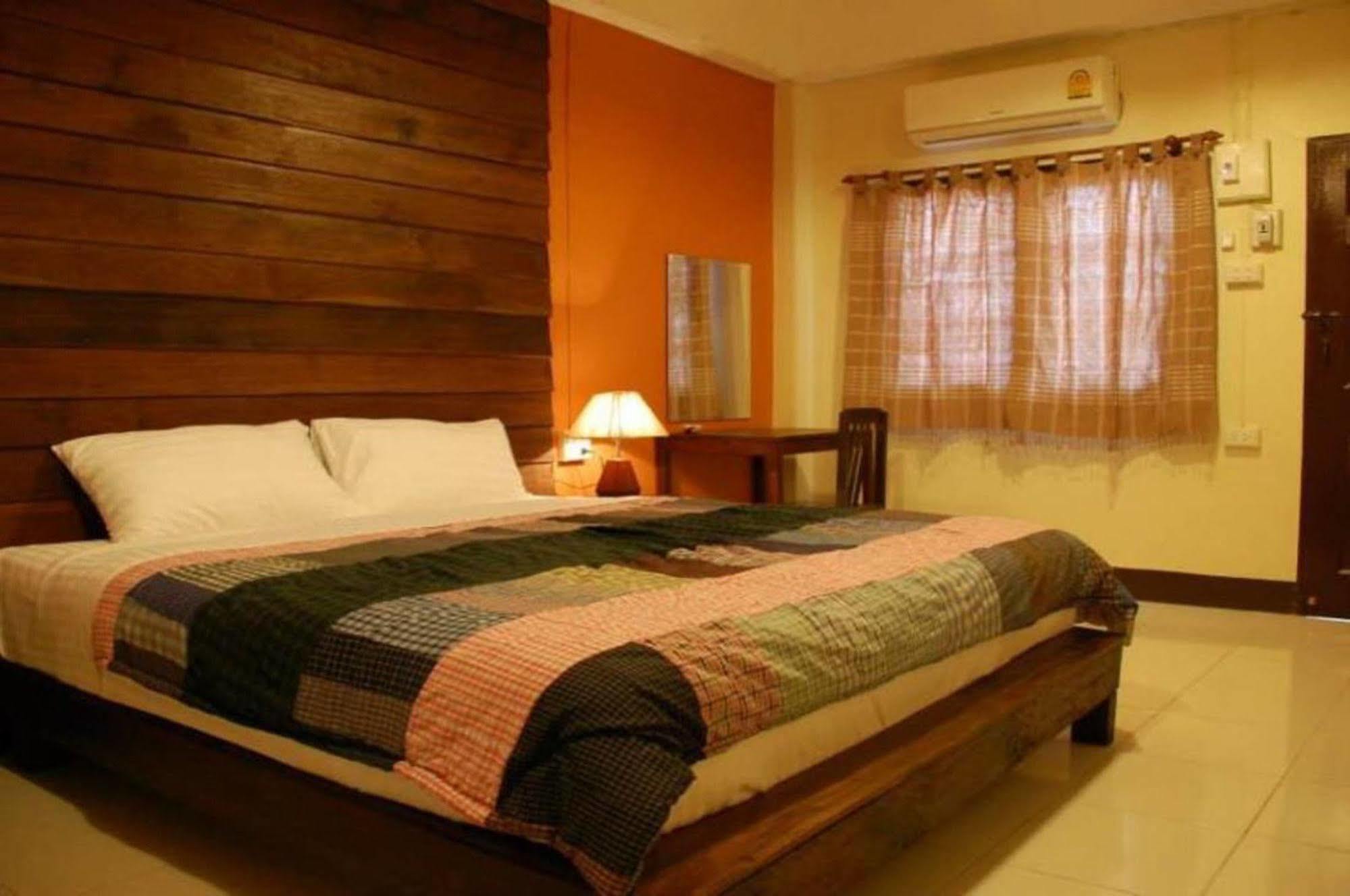 The Outside Inn Ubon Ratchathani Buitenkant foto