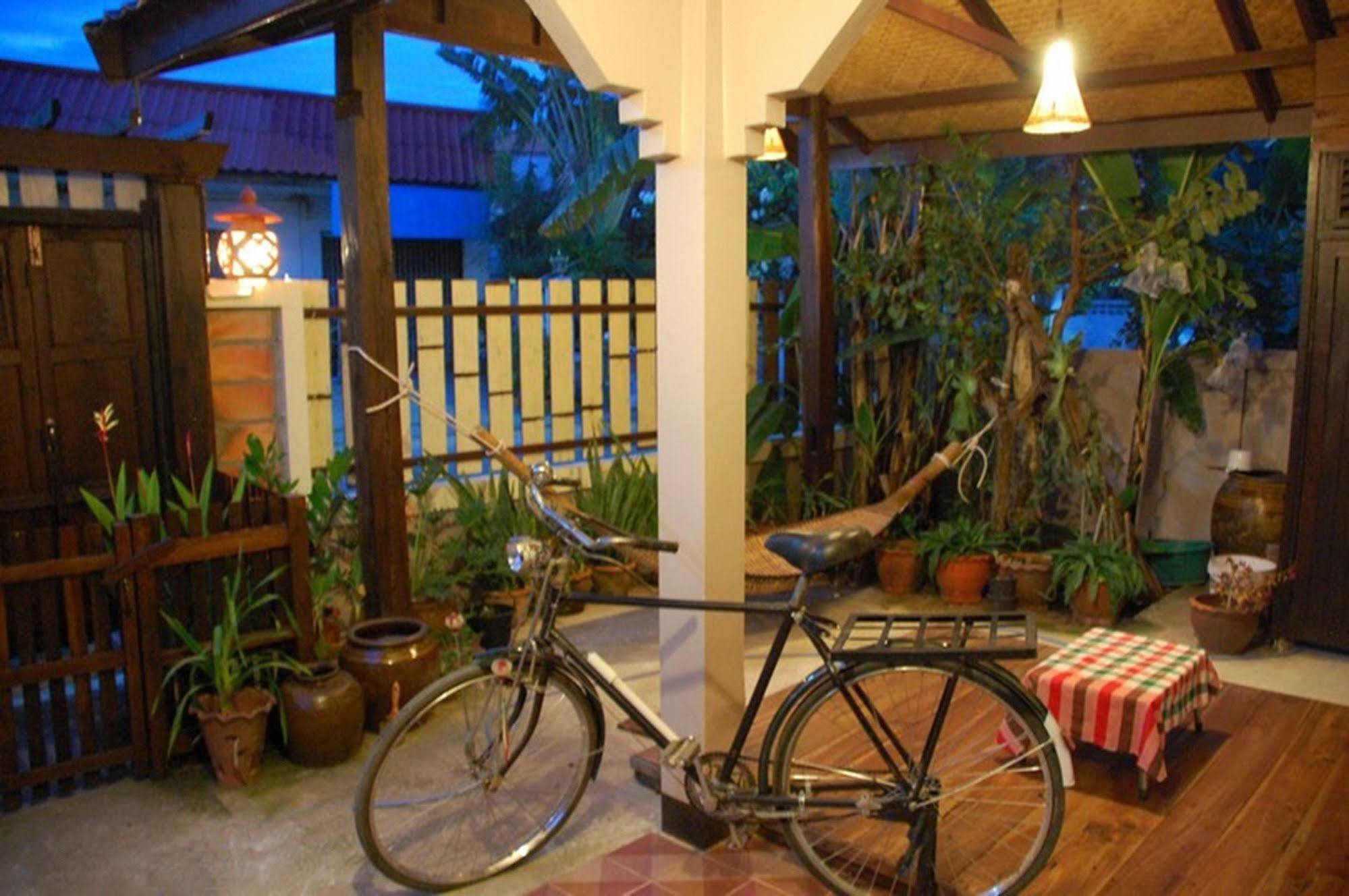 The Outside Inn Ubon Ratchathani Buitenkant foto
