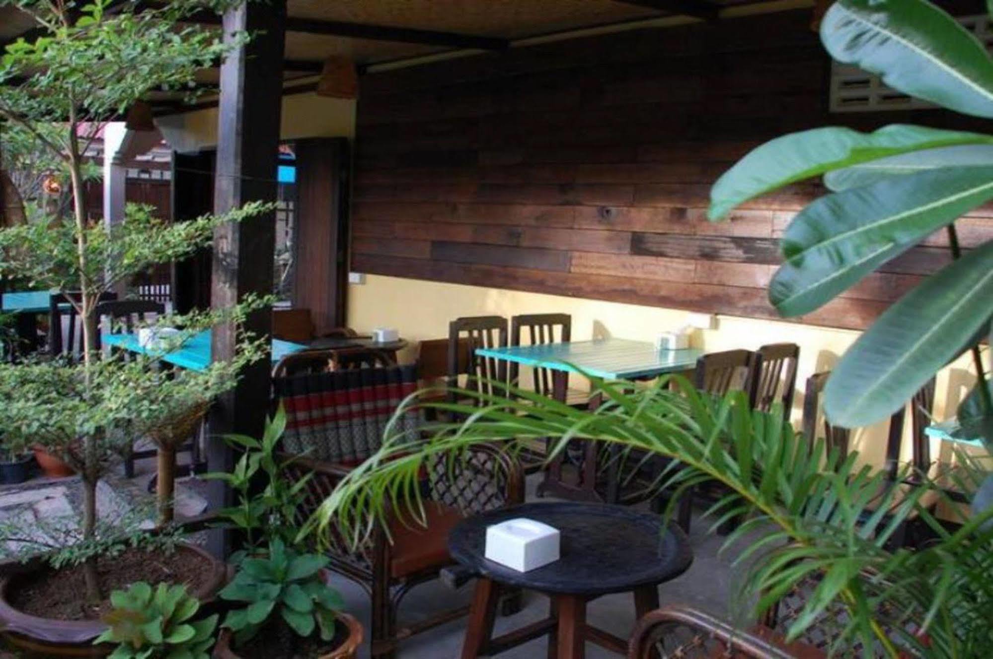 The Outside Inn Ubon Ratchathani Buitenkant foto